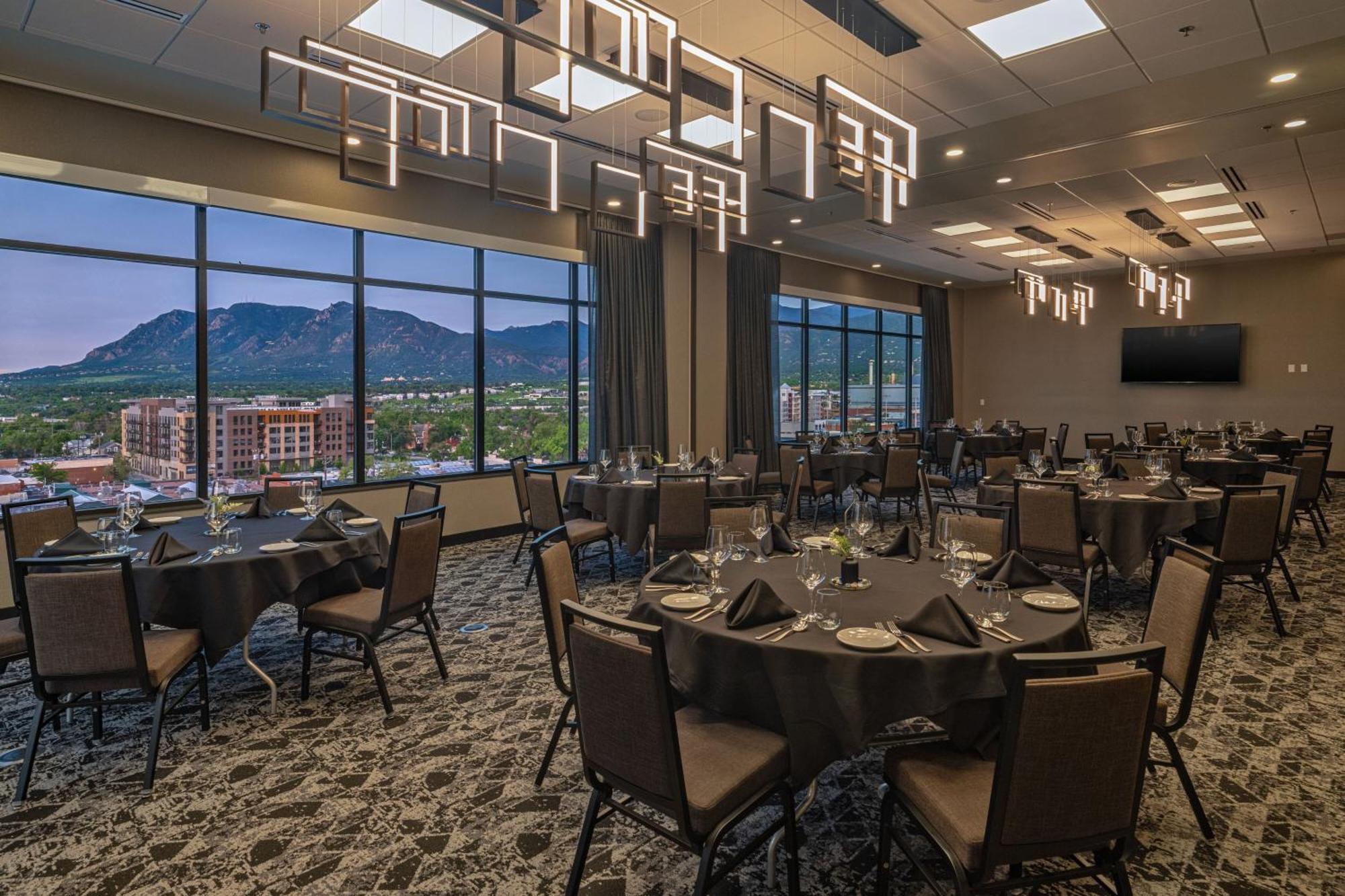 Element Colorado Springs Downtown Hotel Bagian luar foto