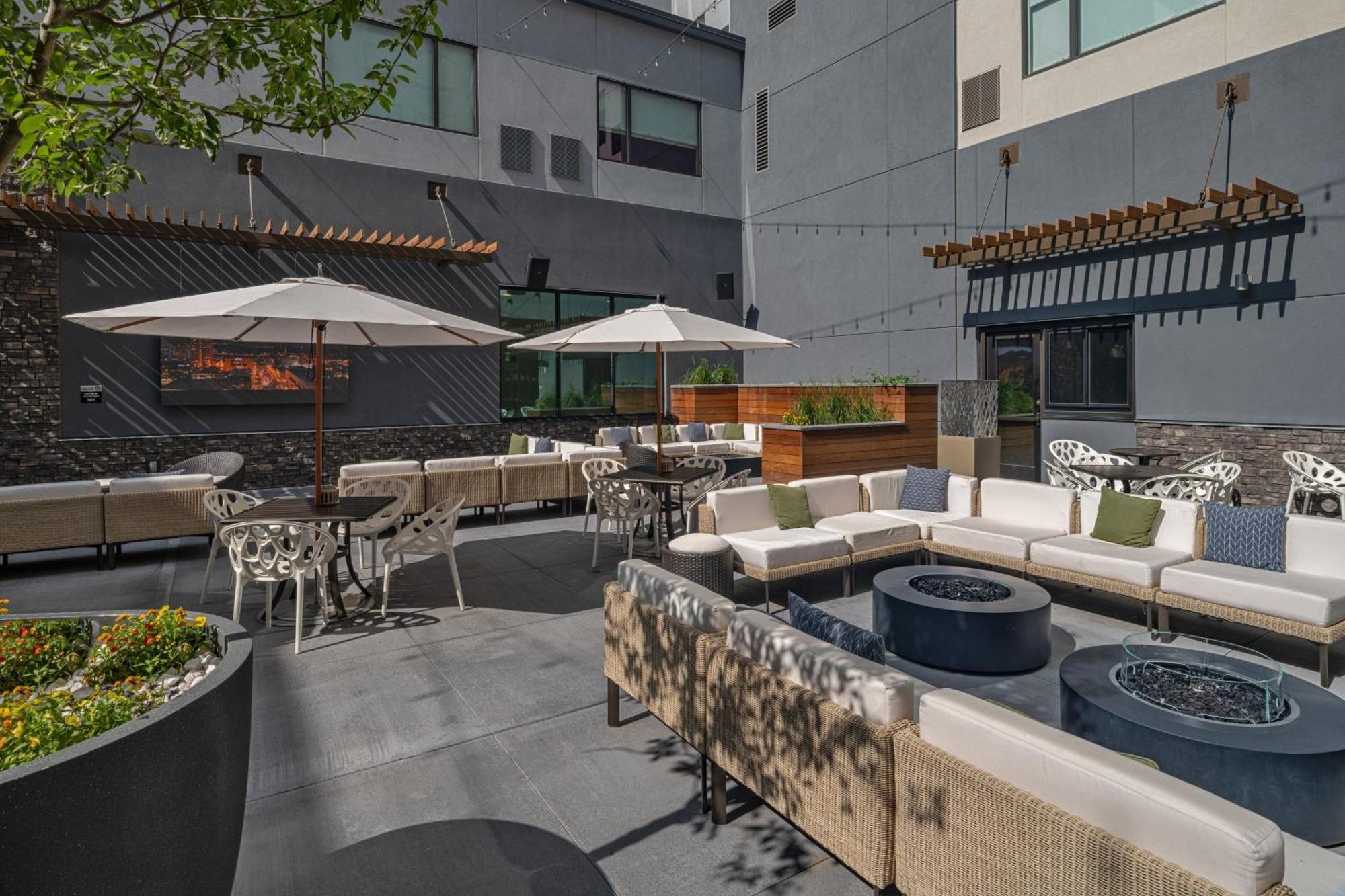 Element Colorado Springs Downtown Hotel Bagian luar foto